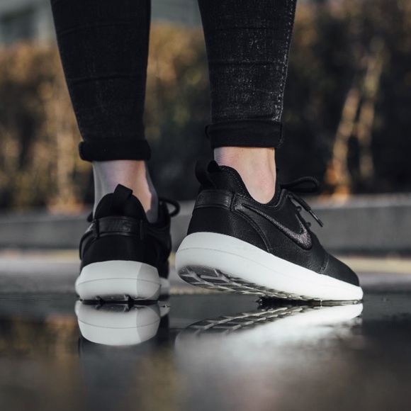 NWT Nike Roshe Two SI Black WMNS - Picture 6 of 8